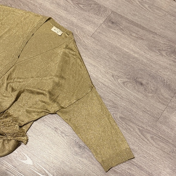 Gold Fringe Top - Picture 4 of 5